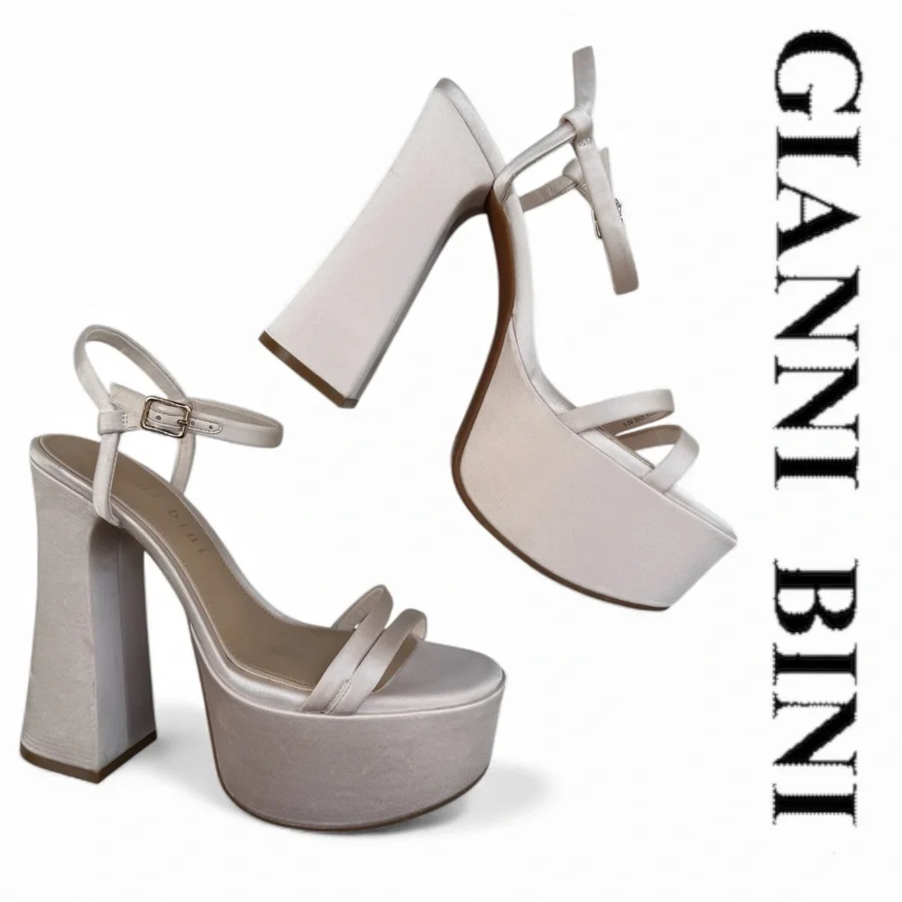 Gianni Bini NWT Platform Sandals Pink